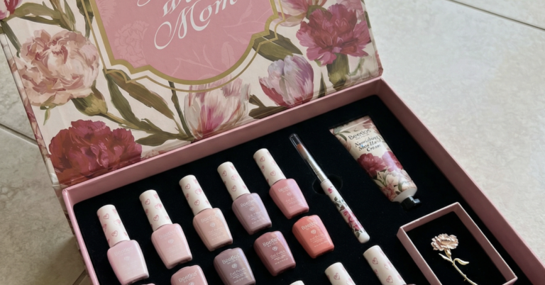Win a Mani Time with Mom Gift Box 
