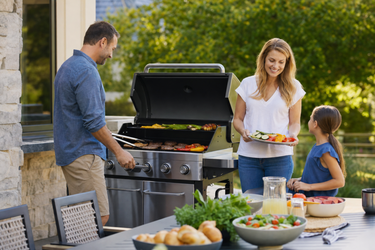 How to Choose a Propane Grill for Easy Family Cookouts