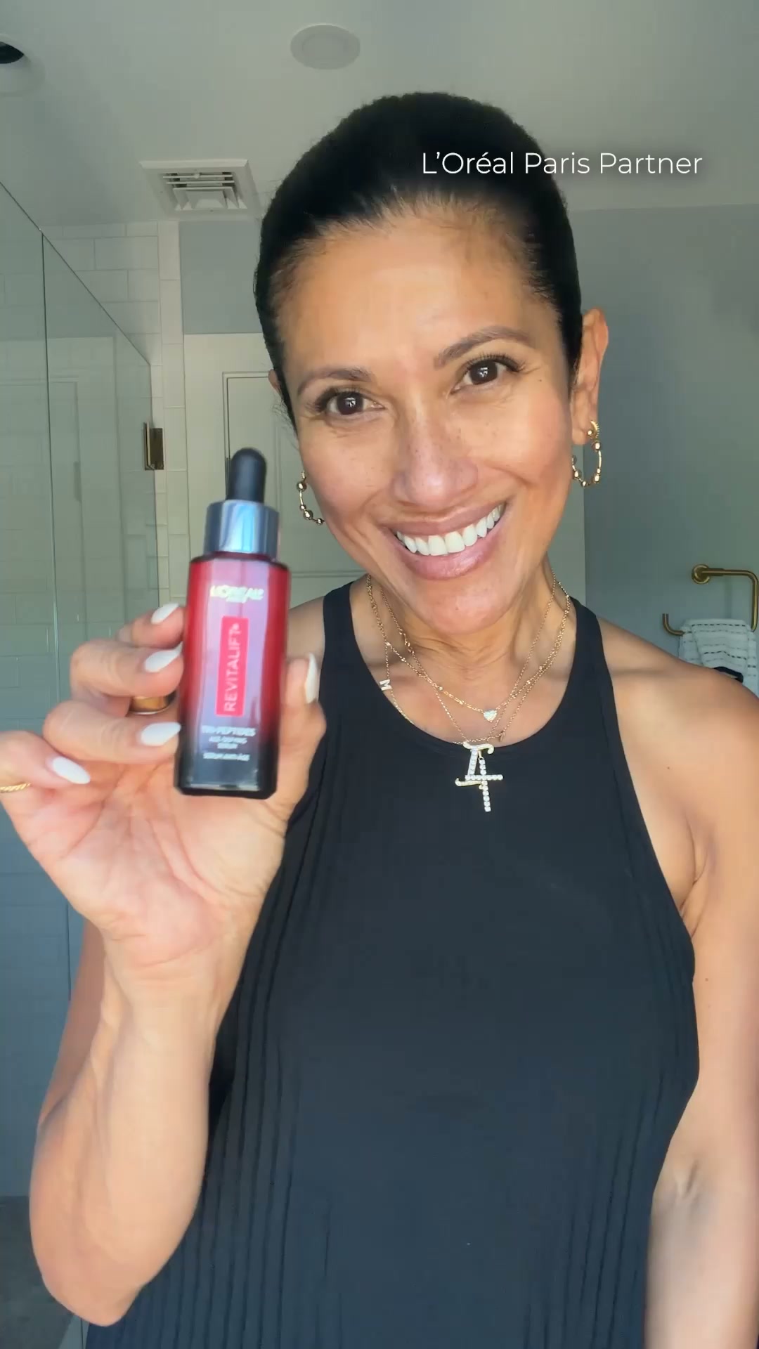 Creator holding Triple Power Serum in the official L’Oréal Paris sample advertisement
